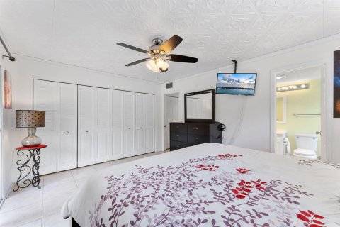 Condo in Deerfield Beach, Florida, 1 bedroom № 2183019 - photo 17