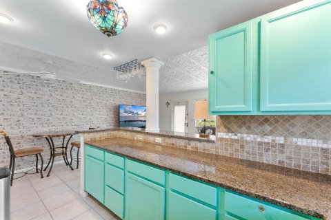 Condo in Deerfield Beach, Florida, 1 bedroom № 2183019 - photo 9