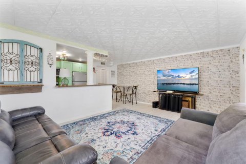 Condo in Deerfield Beach, Florida, 1 bedroom № 2183019 - photo 4