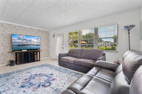 Condo in Deerfield Beach, Florida, 1 bedroom № 2183019 - photo 7