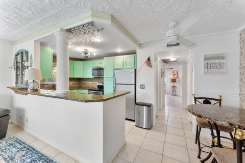Condo in Deerfield Beach, Florida, 1 bedroom № 2183019 - photo 5