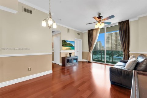 Condo in Hallandale Beach, Florida, 2 bedrooms  № 1970597 - photo 4