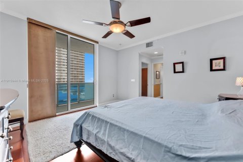 Condo in Hallandale Beach, Florida, 2 bedrooms  № 1970597 - photo 9