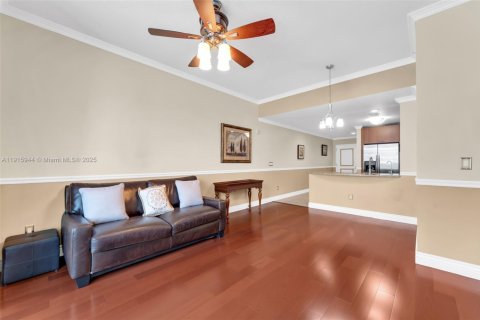 Condo in Hallandale Beach, Florida, 2 bedrooms  № 1970597 - photo 5