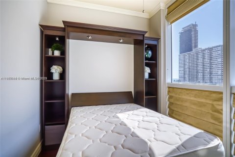 Condo in Hallandale Beach, Florida, 2 bedrooms  № 1970597 - photo 13