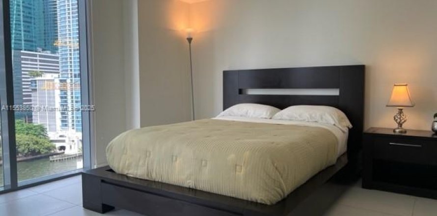 Кондоминиум с 1 спальней в Майами, Флорида № 2034272