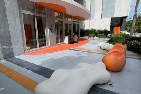 Снять в аренду кондоминиум в Майами, Флорида 1 спальня, 65.96м2, № 2034272 - фото 2