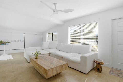 Купить виллу или дом в Маргит, Флорида 2 спальни, 89.09м2, № 2027971 - фото 7