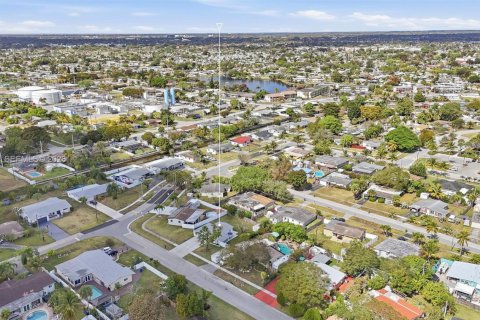 Купить виллу или дом в Маргит, Флорида 2 спальни, 89.09м2, № 2027971 - фото 29