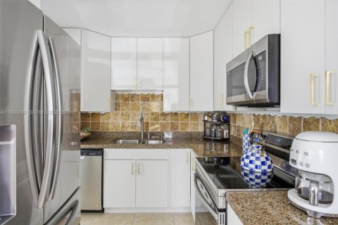 Купить виллу или дом в Маргит, Флорида 2 спальни, 89.09м2, № 2027971 - фото 10