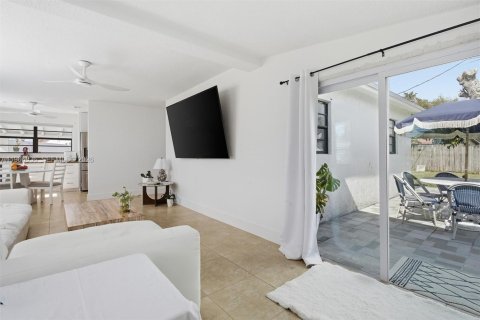 Купить виллу или дом в Маргит, Флорида 2 спальни, 89.09м2, № 2027971 - фото 4