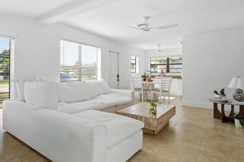 Купить виллу или дом в Маргит, Флорида 2 спальни, 89.09м2, № 2027971 - фото 6