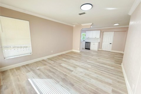 House in Lauderhill, Florida 3 bedrooms № 2005977 - photo 8