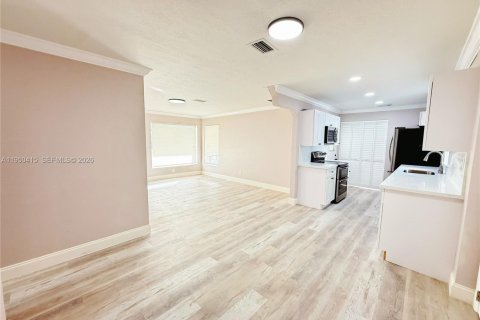 House in Lauderhill, Florida 3 bedrooms № 2005977 - photo 9