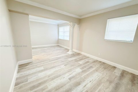 House in Lauderhill, Florida 3 bedrooms № 2005977 - photo 16