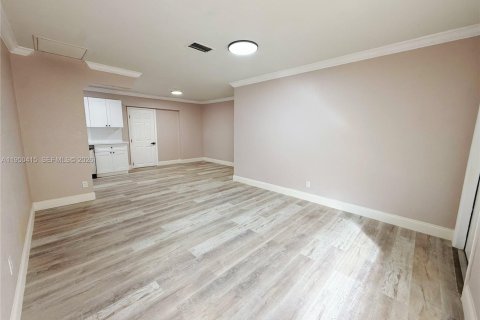 House in Lauderhill, Florida 3 bedrooms № 2005977 - photo 7