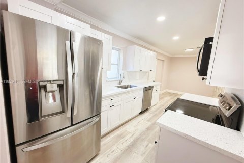 House in Lauderhill, Florida 3 bedrooms № 2005977 - photo 12