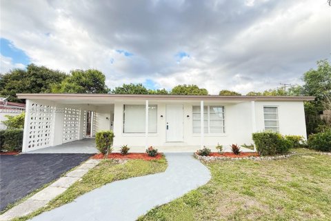 House in Lauderhill, Florida 3 bedrooms № 2005977 - photo 2