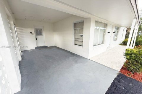 House in Lauderhill, Florida 3 bedrooms № 2005977 - photo 3