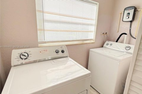 House in Lauderhill, Florida 3 bedrooms № 2005977 - photo 15