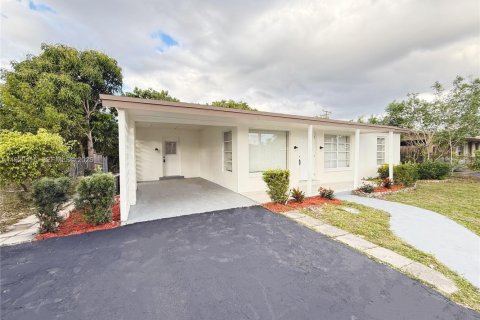House in Lauderhill, Florida 3 bedrooms № 2005977