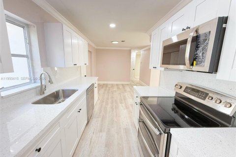 House in Lauderhill, Florida 3 bedrooms № 2005977 - photo 11