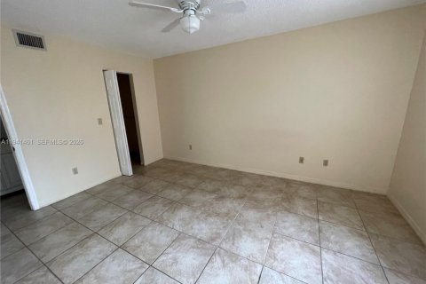 Condominio en alquiler en Miami, Florida, 2 dormitorios, 84.73 m2 № 2059941 - foto 19