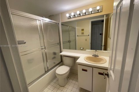 Condominio en alquiler en Miami, Florida, 2 dormitorios, 84.73 m2 № 2059941 - foto 26