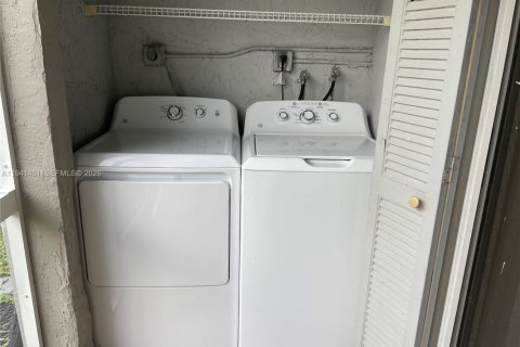 Condominio en alquiler en Miami, Florida, 2 dormitorios, 84.73 m2 № 2059941 - foto 16