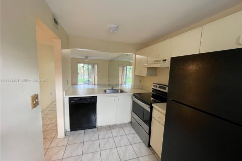 Condominio en alquiler en Miami, Florida, 2 dormitorios, 84.73 m2 № 2059941 - foto 7