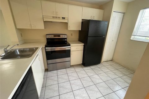 Condominio en alquiler en Miami, Florida, 2 dormitorios, 84.73 m2 № 2059941 - foto 6