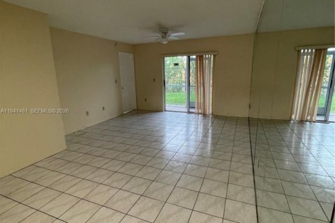 Condominio en alquiler en Miami, Florida, 2 dormitorios, 84.73 m2 № 2059941 - foto 13