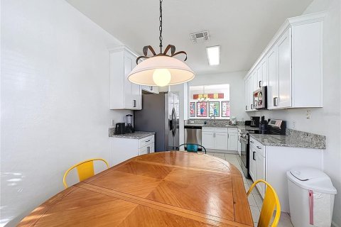 Купить виллу или дом в Киссимми, Флорида 4 комнаты, 217.58м2, № 2233567 - фото 15