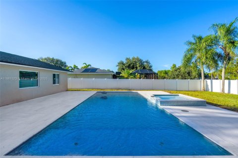 House in Davie, Florida 3 bedrooms, 123.19 sq.m. № 1981488 - photo 26