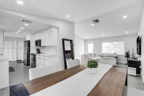 House in Davie, Florida 3 bedrooms, 123.19 sq.m. № 1981488 - photo 8