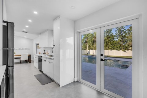 House in Davie, Florida 3 bedrooms, 123.19 sq.m. № 1981488 - photo 10