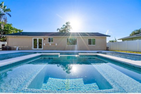 House in Davie, Florida 3 bedrooms, 123.19 sq.m. № 1981488 - photo 27