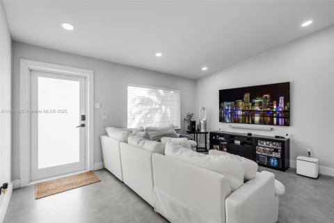 House in Davie, Florida 3 bedrooms, 123.19 sq.m. № 1981488 - photo 12