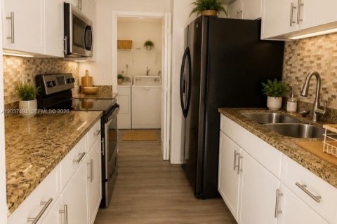 Appartement à louer à Lauderhill, Floride: 2 chambres, 99.41 m2 № 2085665 - photo 28
