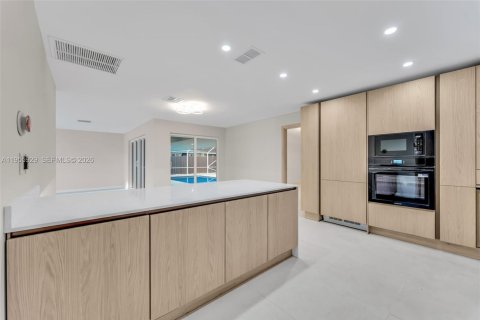 Купить виллу или дом в Форт-Лодердейл, Флорида 3 спальни, 167.78м2, № 2009736 - фото 12