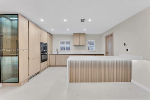 Купить виллу или дом в Форт-Лодердейл, Флорида 3 спальни, 167.78м2, № 2009736 - фото 1