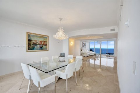 Copropriété à louer à Sunny Isles Beach, Floride: 3 chambres, 226.68 m2 № 2004802 - photo 9