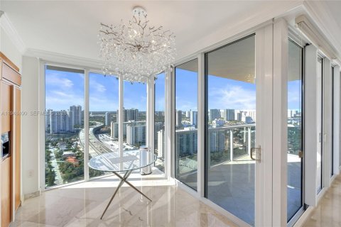 Copropriété à louer à Sunny Isles Beach, Floride: 3 chambres, 226.68 m2 № 2004802 - photo 13