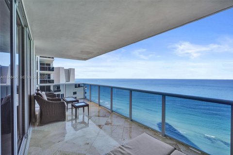 Copropriété à louer à Sunny Isles Beach, Floride: 3 chambres, 226.68 m2 № 2004802 - photo 2