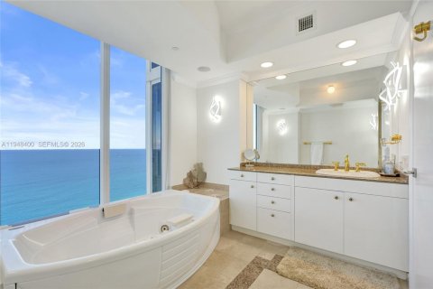 Copropriété à louer à Sunny Isles Beach, Floride: 3 chambres, 226.68 m2 № 2004802 - photo 23