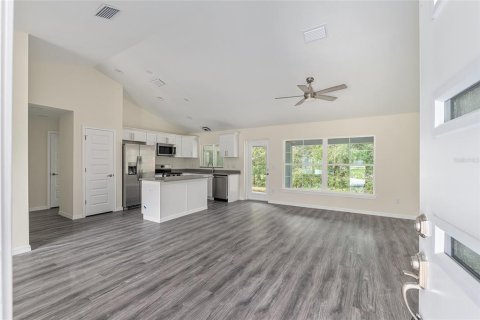 House in Citrus Springs, Florida 3 bedrooms, 134.62 sq.m. № 1903661 - photo 7