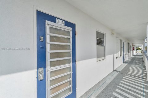 Condo in Deerfield Beach, Florida, 2 bedrooms  № 1766657 - photo 24