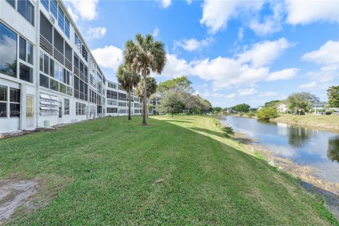 Condo in Deerfield Beach, Florida, 2 bedrooms  № 1766657 - photo 28
