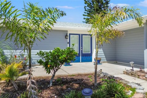 House in Port Richey, Florida 2 bedrooms, 123.37 sq.m. № 1806565 - photo 3