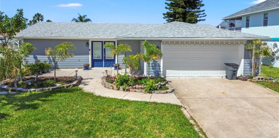 House in Port Richey, Florida 2 bedrooms, 123.37 sq.m. № 1806565